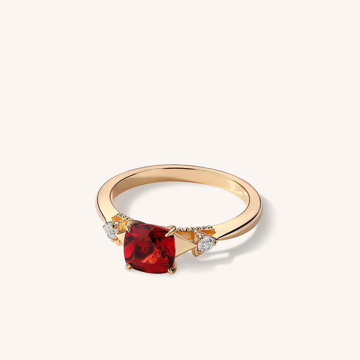 Rayons de Lumière Garnet Ring